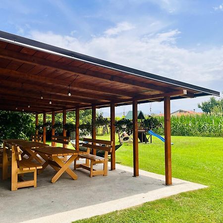 Balabani Local Stay Golubovci Exteriér fotografie