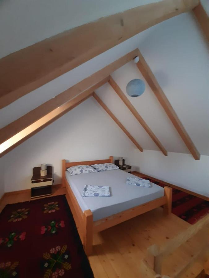 Balabani Local Stay Golubovci Exteriér fotografie