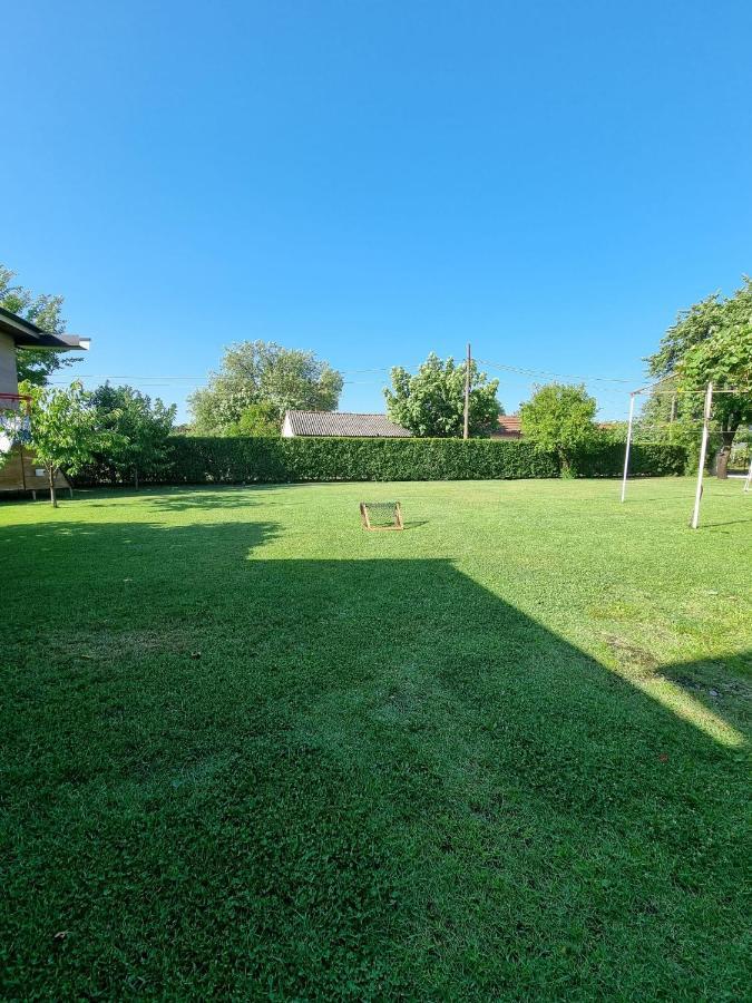 Balabani Local Stay Golubovci Exteriér fotografie