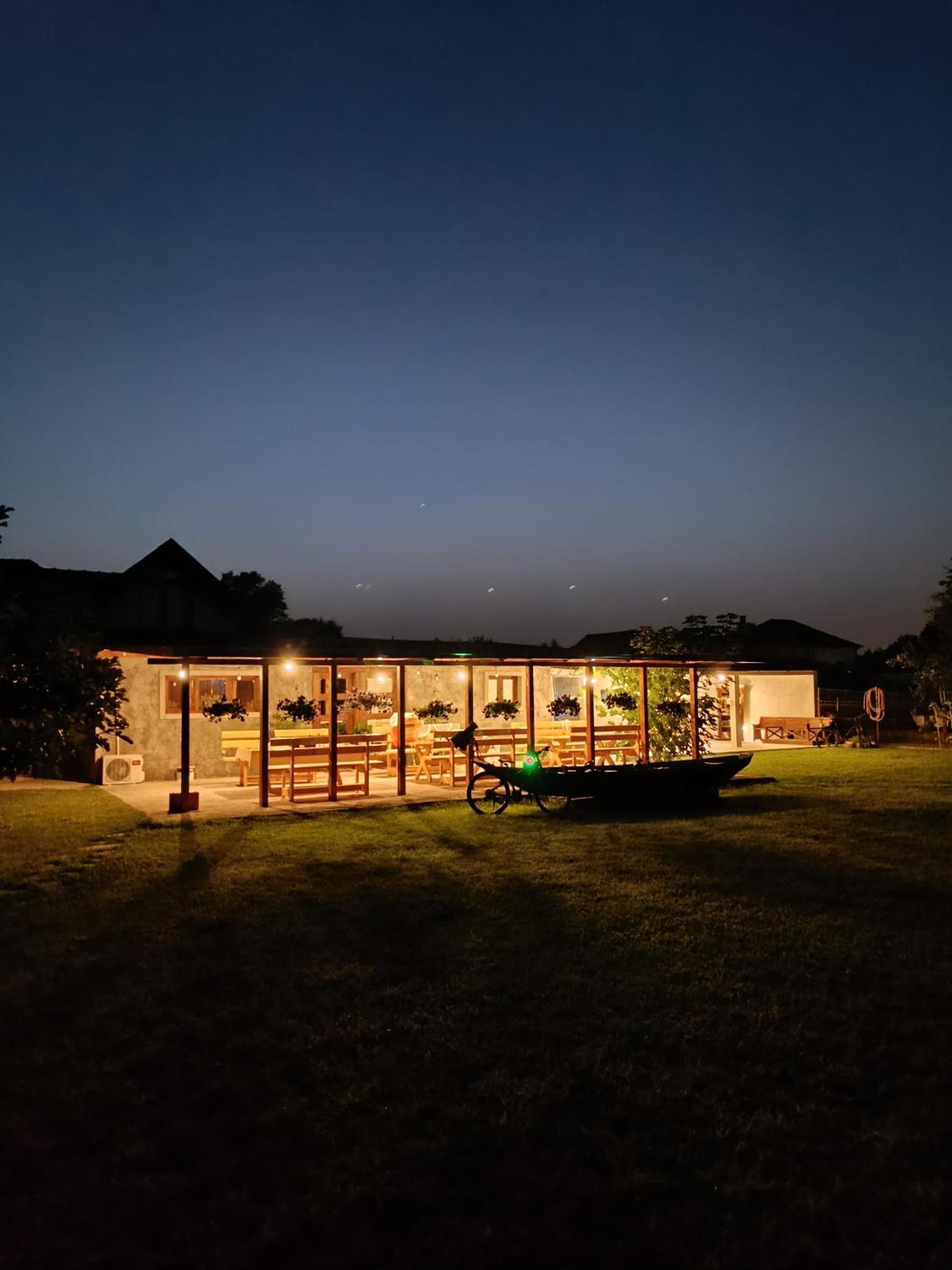 Balabani Local Stay Golubovci Exteriér fotografie
