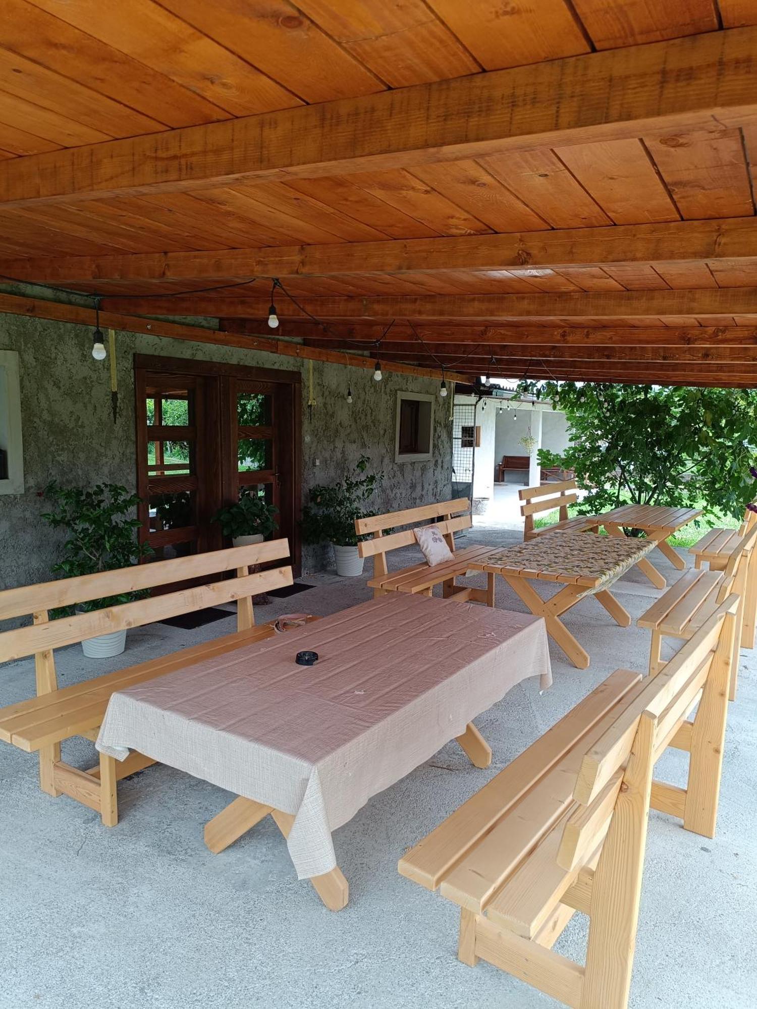 Balabani Local Stay Golubovci Exteriér fotografie