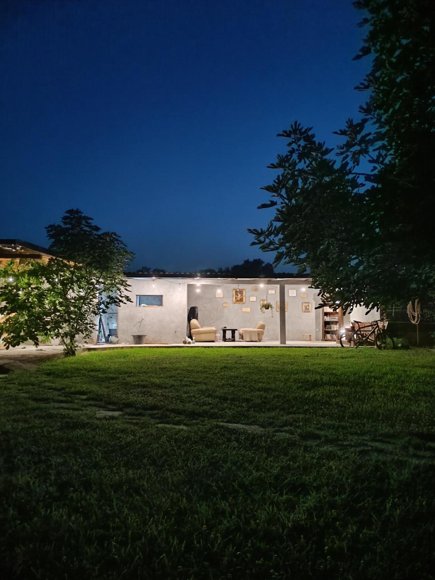Balabani Local Stay Golubovci Exteriér fotografie