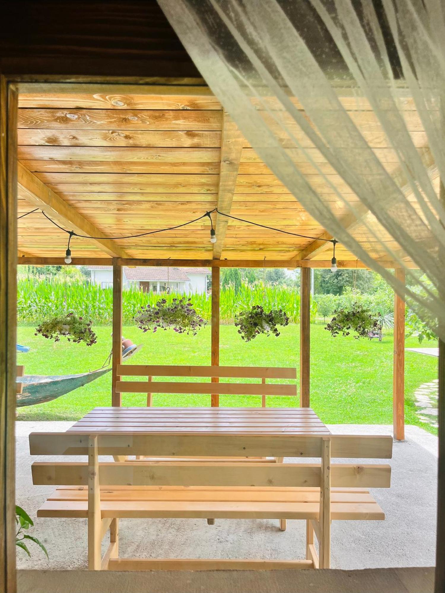 Balabani Local Stay Golubovci Exteriér fotografie